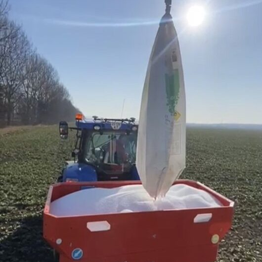 КП “Франківськ АГРО” Івано-Франківської міської ради розпочало весняно-польові роботи. Працівниками було здійснено аналіз стану озимих ріпаку та пшениці, а також підживлення цих культур азотними добривами. Роботи здійснювались в селах: Угорники, Підпечери, Підлужжя та Добровляни.